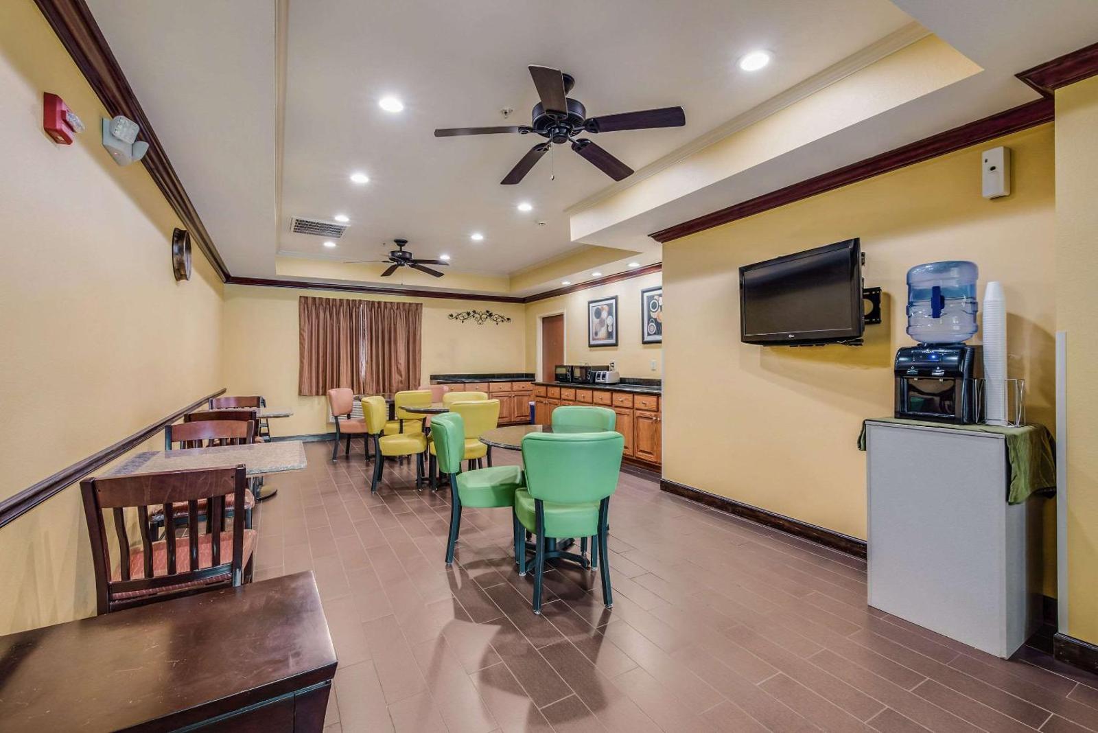 Econo Lodge Inn And Suites Little Rock