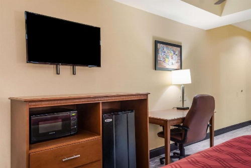 Econo Lodge Inn And Suites Little Rock image 11