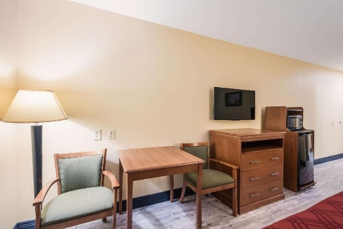 Econo Lodge Inn And Suites Little Rock image 5