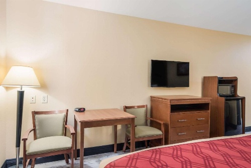Econo Lodge Inn And Suites Little Rock image 7